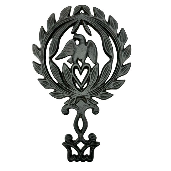 Cast Iron Wilton Trivet Eagle and Heart Design 8.5 x 5.5 Vintage Kitchen Decor - Picture 1 of 8